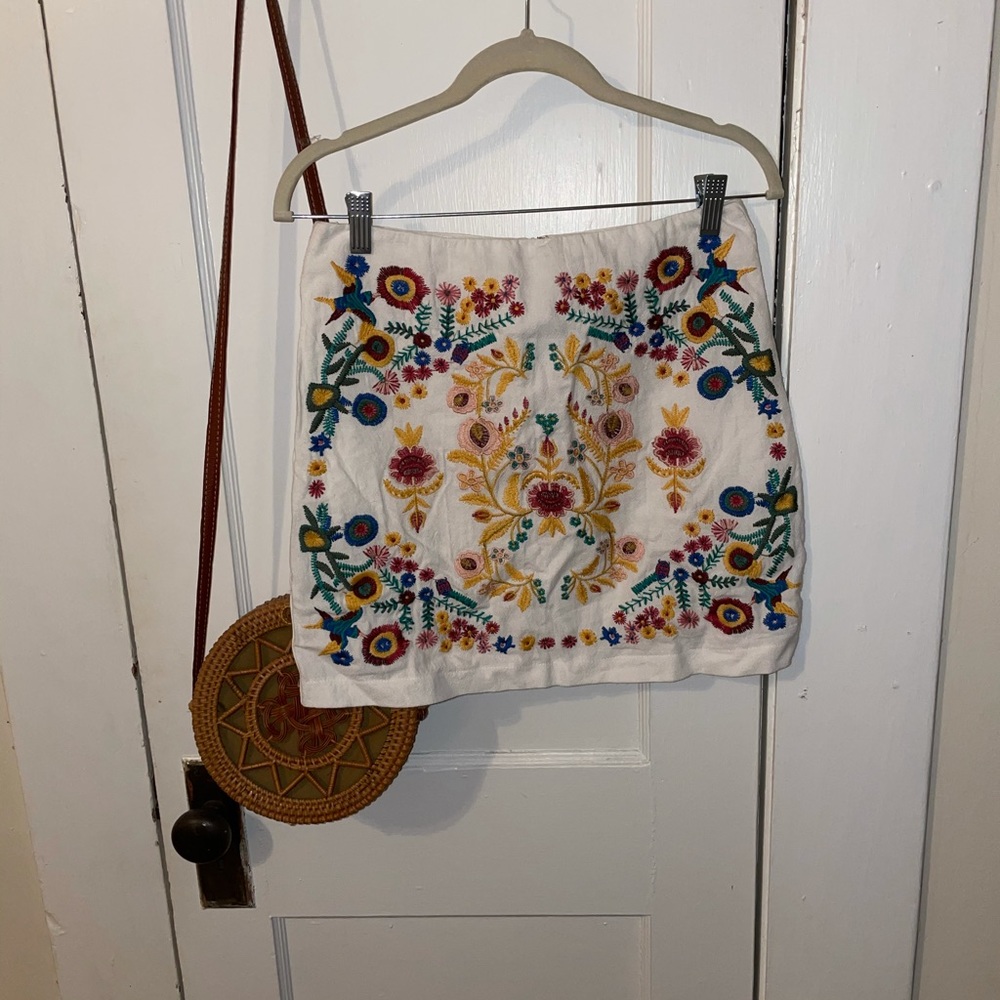 NWOT white embroidered mini skirt